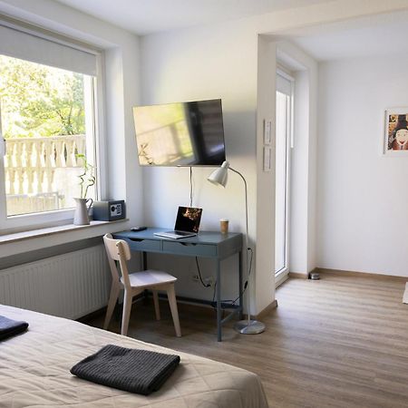 Central Apartment With Terrace Duisburg Exterior photo