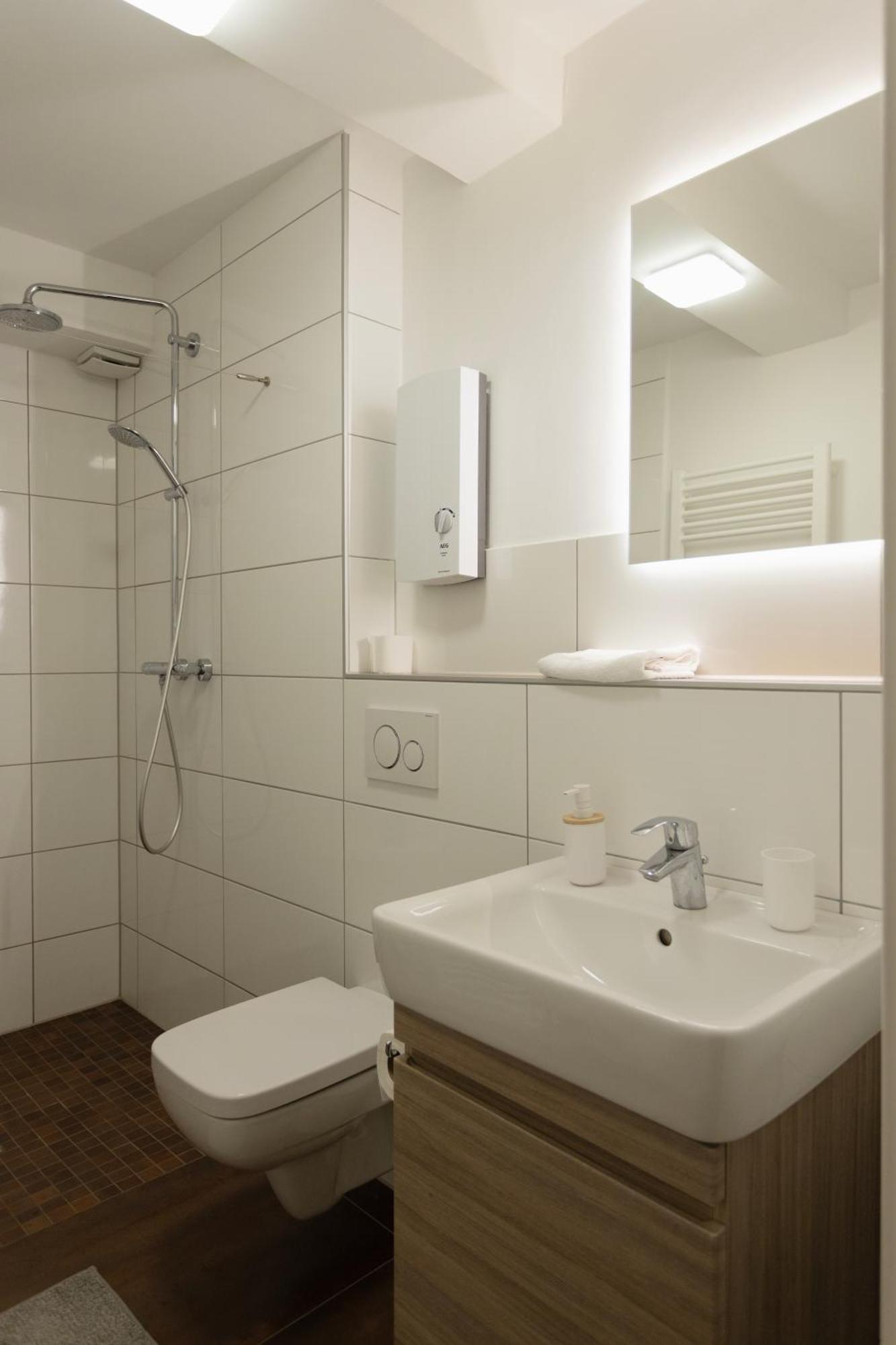 Central Apartment With Terrace Duisburg Exterior photo